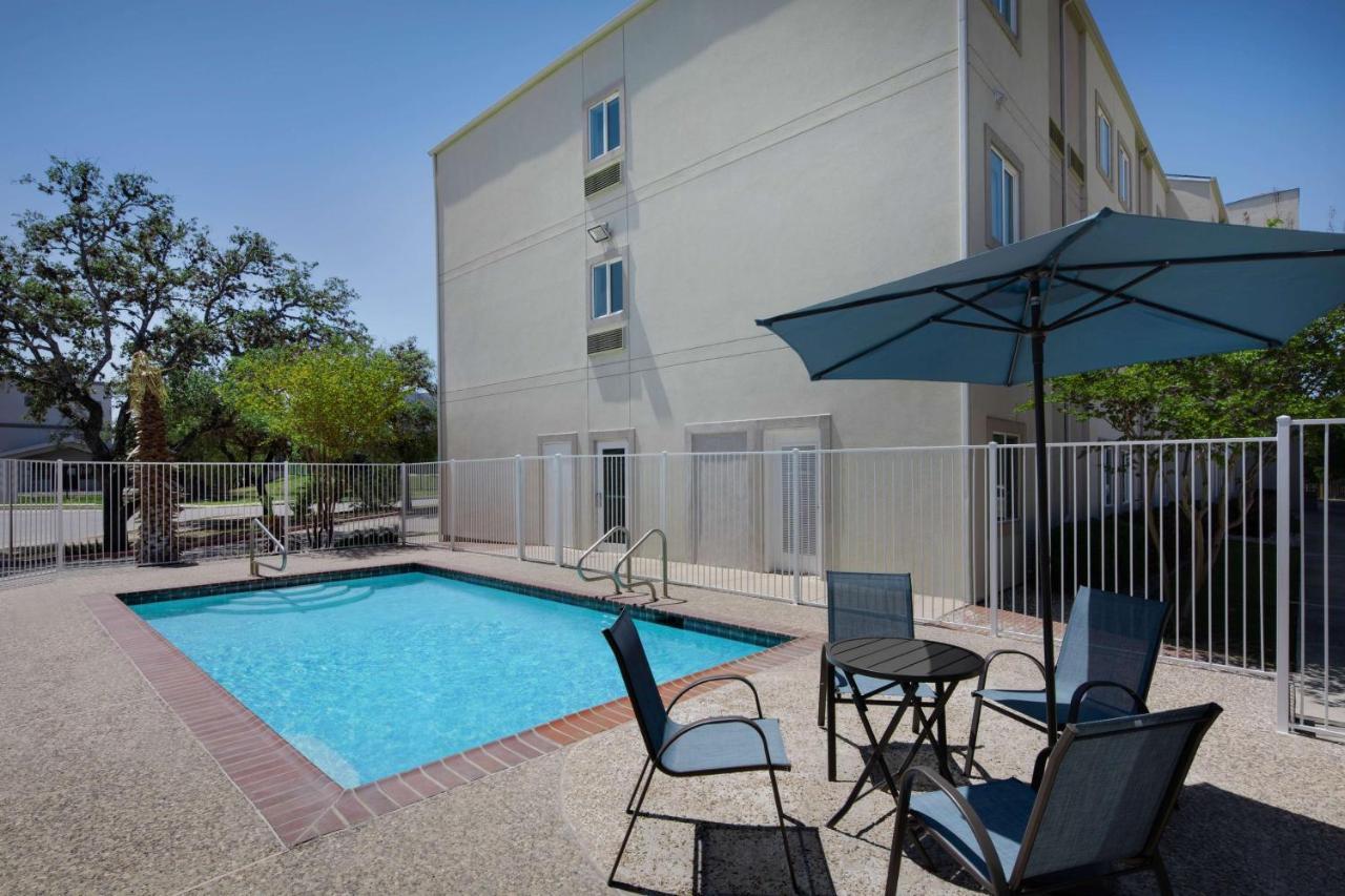 Baymont By Wyndham San Antonio Airport Hotel Kültér fotó